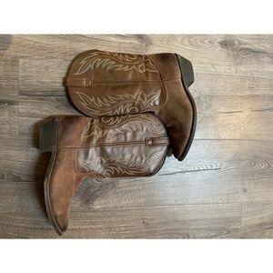 Laredo women’s 9 M cowgirl boots. Leather. Used condition